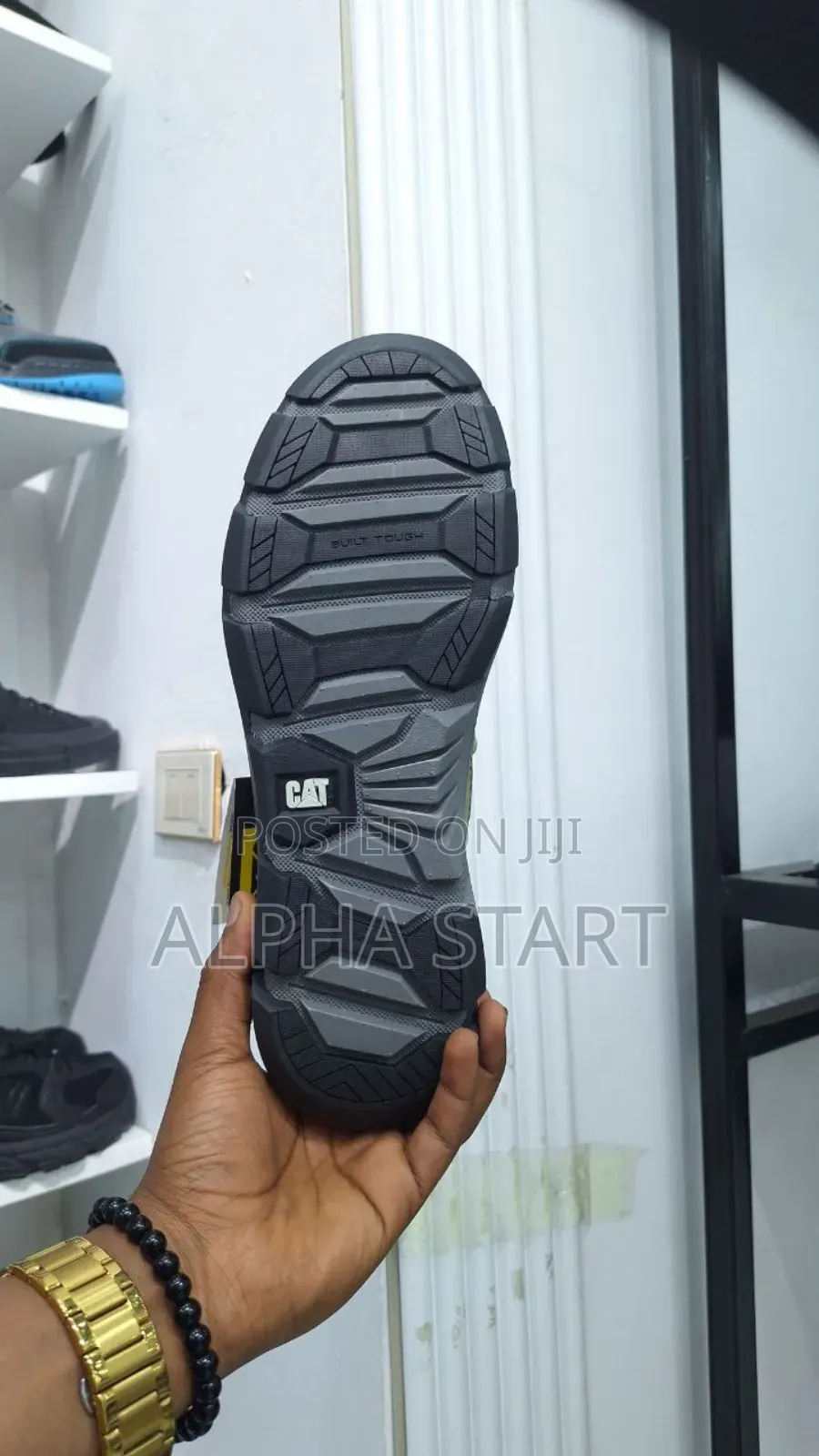  Caterpillar Sneakers 
 Made in Vietnam