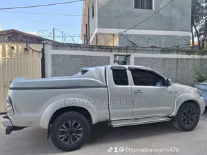 Photo - Toyota Hilux 2009 Silver