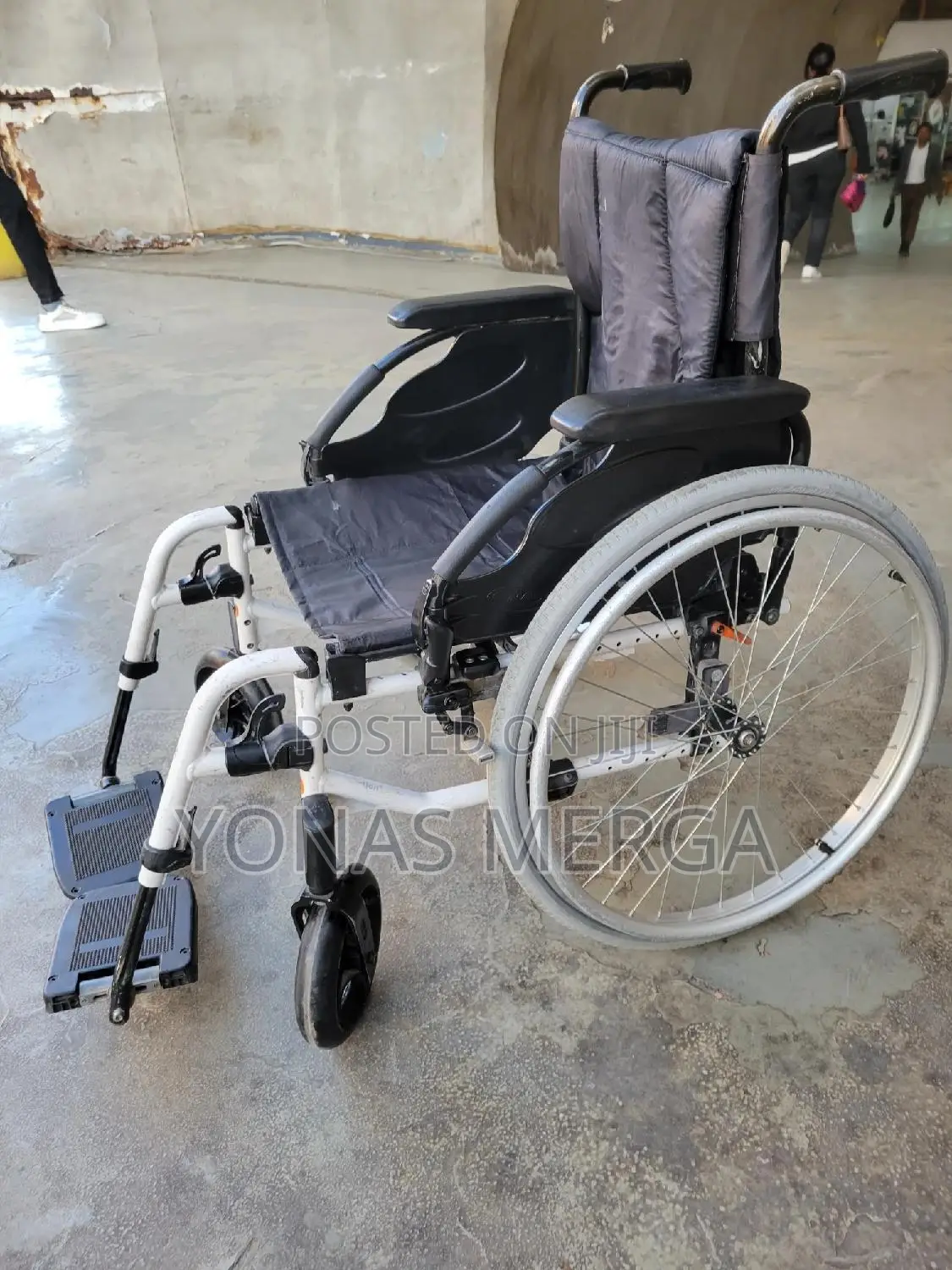Used Europe Wheelchair/Lightweight Wheelchair That Offer Easy Handling
