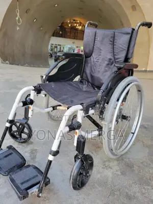 Photo - Europe Wheelchair喆豳difficulty Walking,Providing Independence Support.