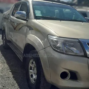 Toyota Hilux 2015 Silver