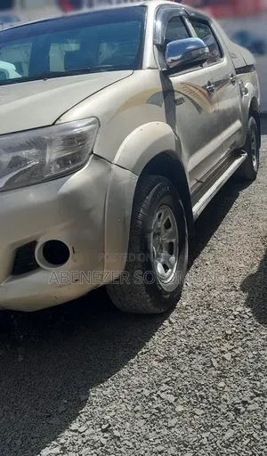Toyota Hilux 2015 Silver