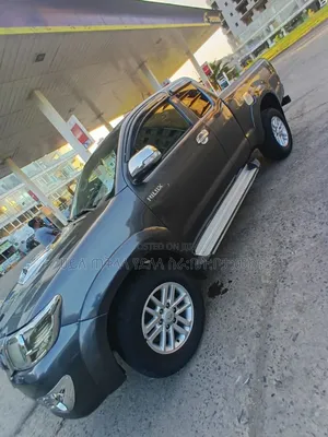 Toyota Hilux 2014 Maroon
