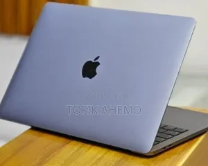 New Laptop Apple MacBook Pro 2019 16GB Intel Core I5 SSD 256GB