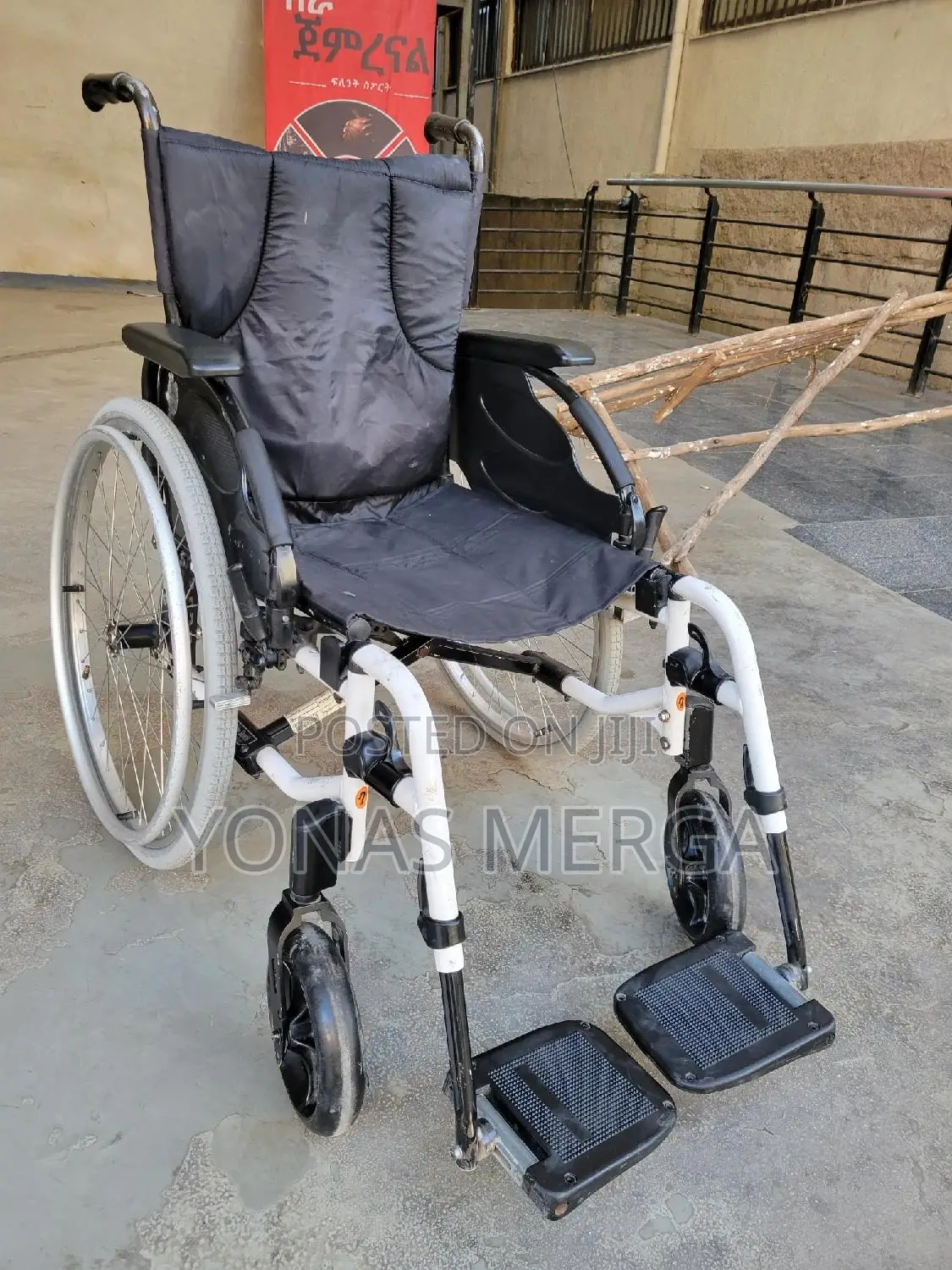 Wheelchair罌昍wheelchair Features a Durable Strong Folding Steel Frame