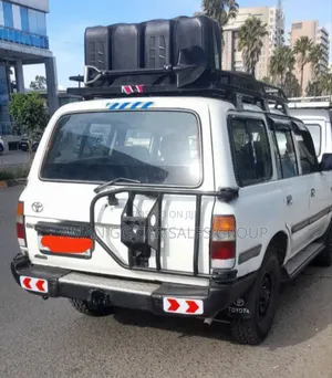 Toyota Land Cruiser 1998 White