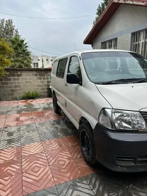 Photo - Toyota HiAce 2007 White