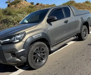 Toyota Hilux 2021 Gray