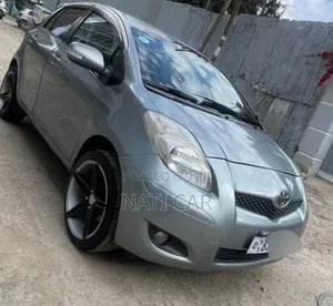 Toyota Yaris Base Hatchback 3dr 2010 Gray