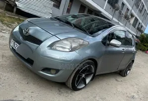 Photo - Toyota Yaris Base Hatchback 3dr 2010 Gray