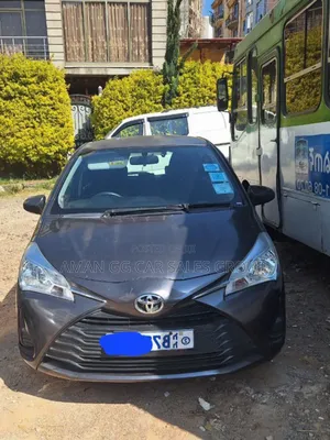 Toyota Yaris 2018 Gray