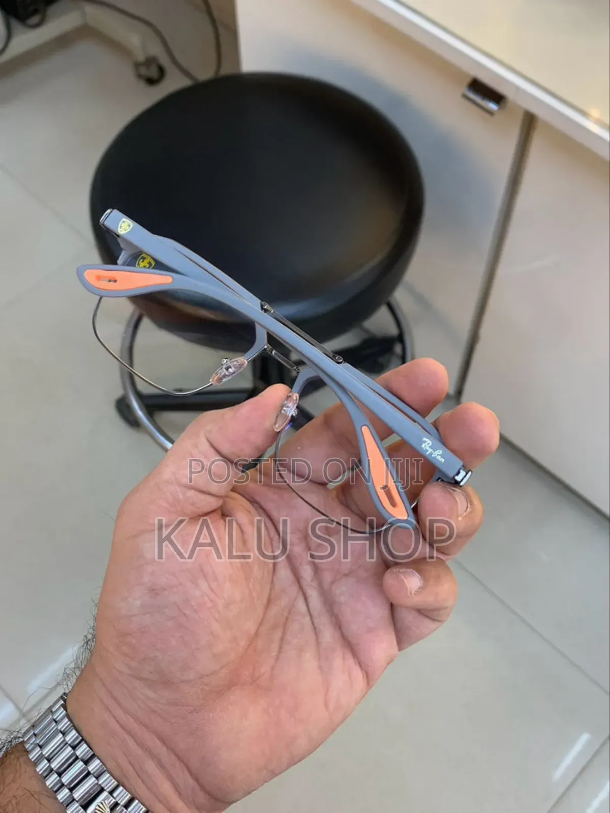 Ray-ban Sunglasse: Stylish Gray Metal Frames Made In Italy