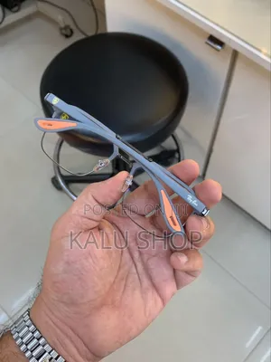 Ray-ban Sunglasse: Stylish Gray Metal Frames Made In Italy