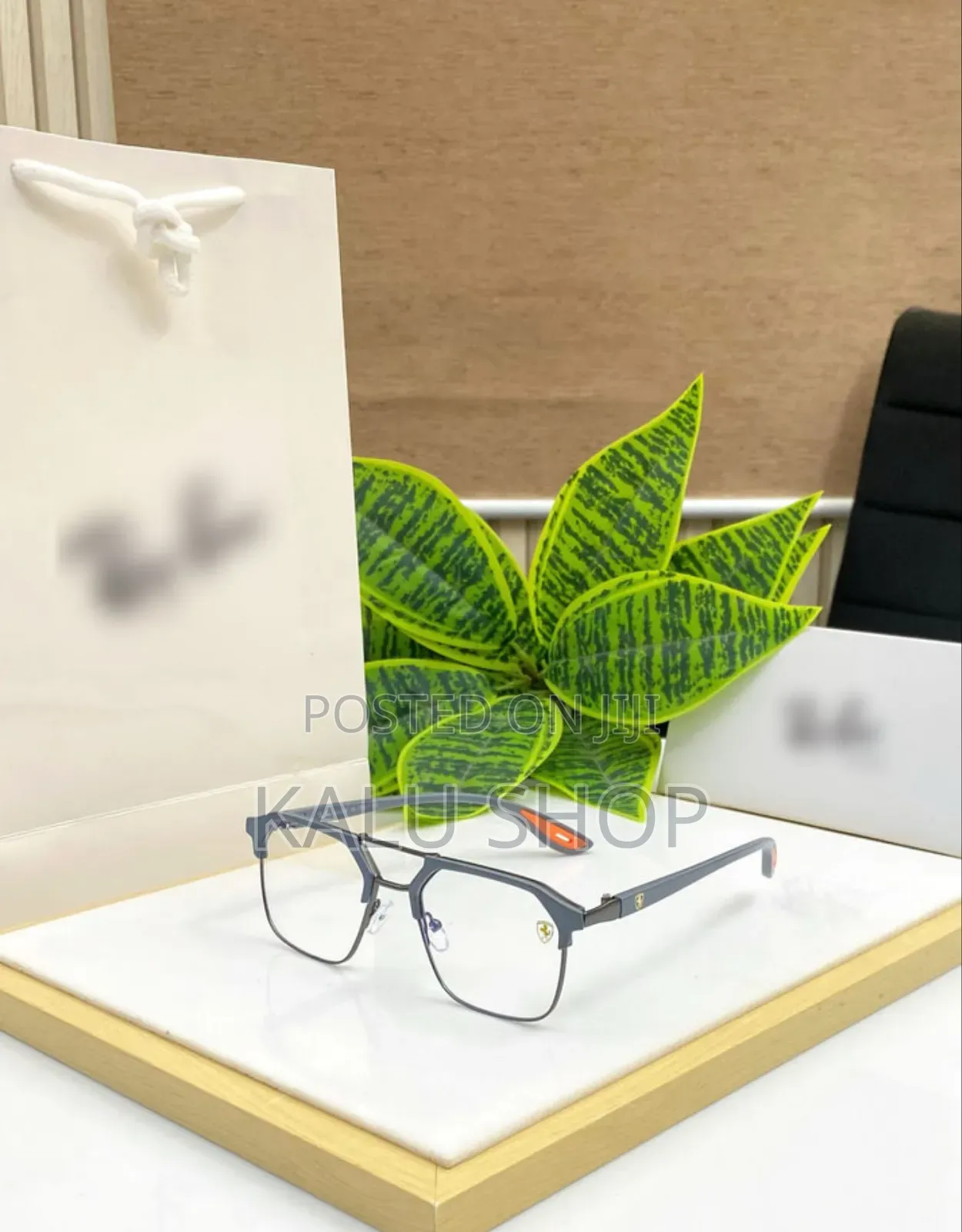 Ray-ban Sunglasse: Stylish Gray Metal Frames Made In Italy