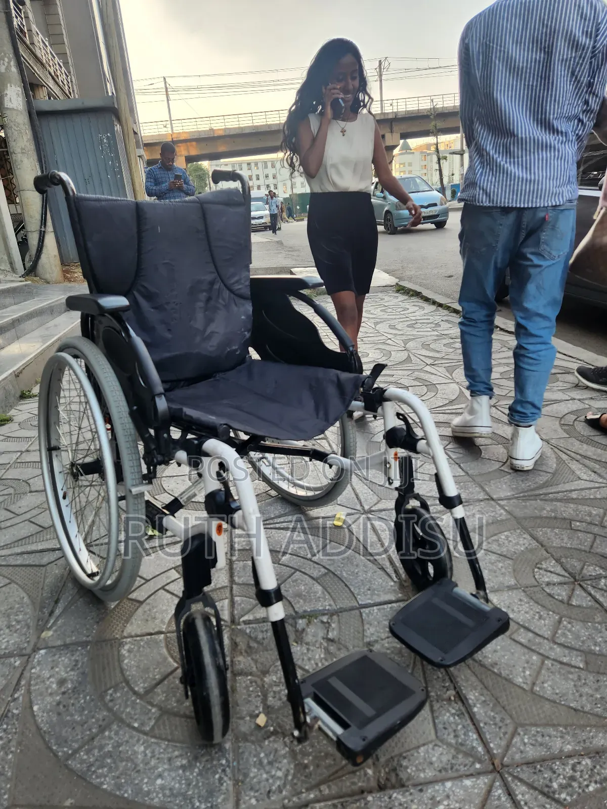 Normal European Standard Wheelchair輕傷wheelchair奢侈wheelchair Medical