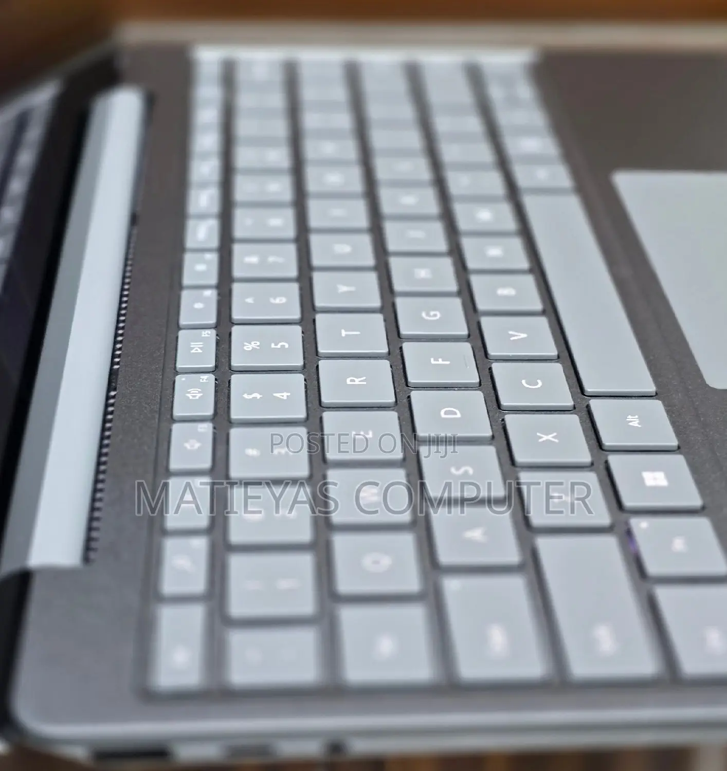 New Laptop Microsoft Surface 8GB Intel Core I5 SSD 256GB