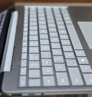 New Laptop Microsoft Surface 8GB Intel Core I5 SSD 256GB