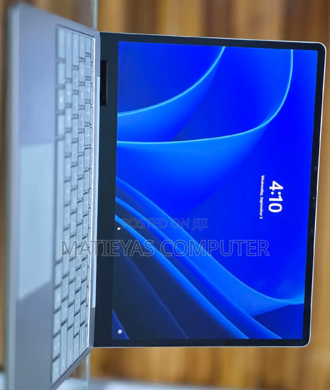 New Laptop Microsoft Surface 8GB Intel Core I5 SSD 256GB