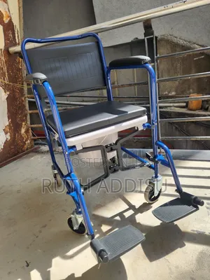 Photo - Commode Wheelchair鳵不wheelchair三個toilet Wheelchair留下wheelchair Medical