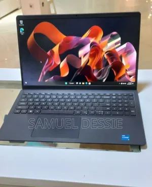 Photo - New Laptop Dell Vostro 3520 16GB Intel Core I5 SSD 512GB