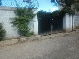 Furnished 8bdrm House in የመኖሪያ ቤት, Kirkos for sale