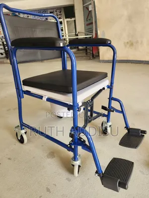 Photo - Commode Wheelchair肺炎wheelchair倚重wheelchair片面wheelchair掏蝨wheelchair