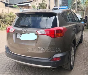 Toyota RAV4 LE 4dr SUV (2.5L 4cyl 6A) 2015