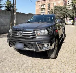 Toyota Hilux Revo Double Cab Deisel 2.4 AWD 2017 Silver