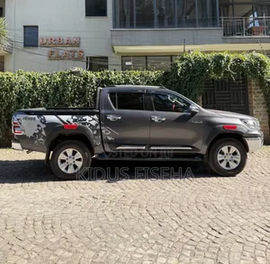 Toyota Hilux Revo Double Cab Deisel 2.4 AWD 2017 Silver