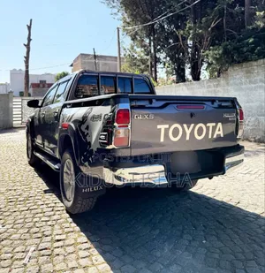 Toyota Hilux Revo Double Cab Deisel 2.4 AWD 2017 Silver