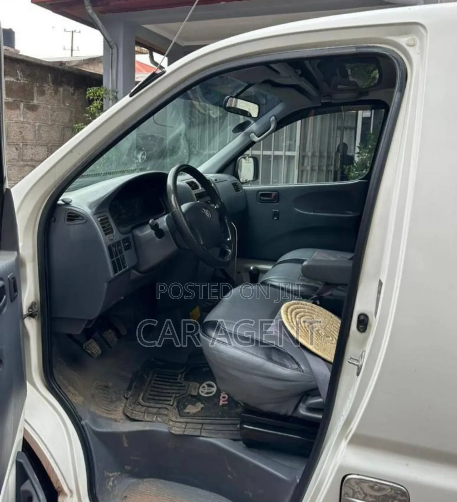 Toyota HiAce 2007 White