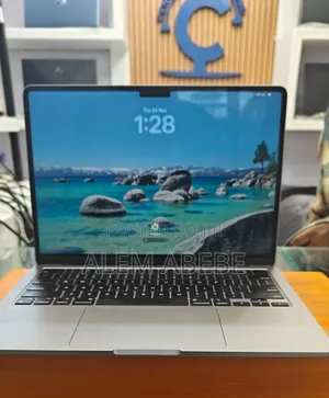 Photo - New Laptop Apple MacBook Air 2022 M2 8GB Apple M2 SSD 256GB