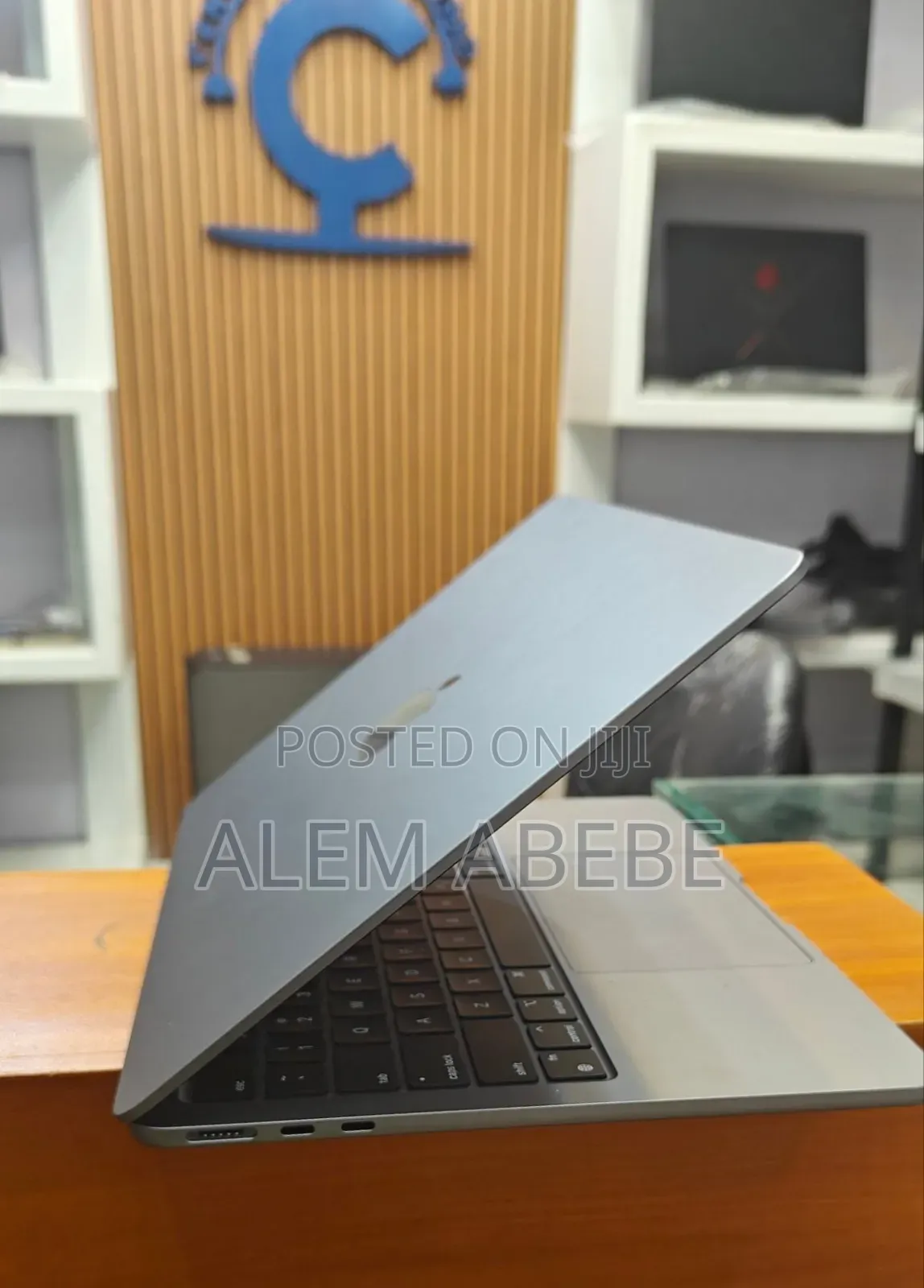 New Laptop Apple MacBook Air 2022 M2 8GB Apple M2 SSD 256GB