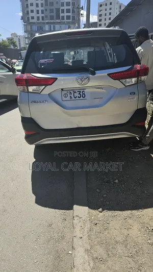 Toyota Rush 2021 Silver