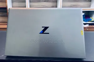 New Laptop HP ZBook Firefly G8 16GB Intel Core I7 SSD 512GB