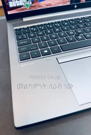 New Laptop HP ZBook Firefly G8 16GB Intel Core I7 SSD 512GB