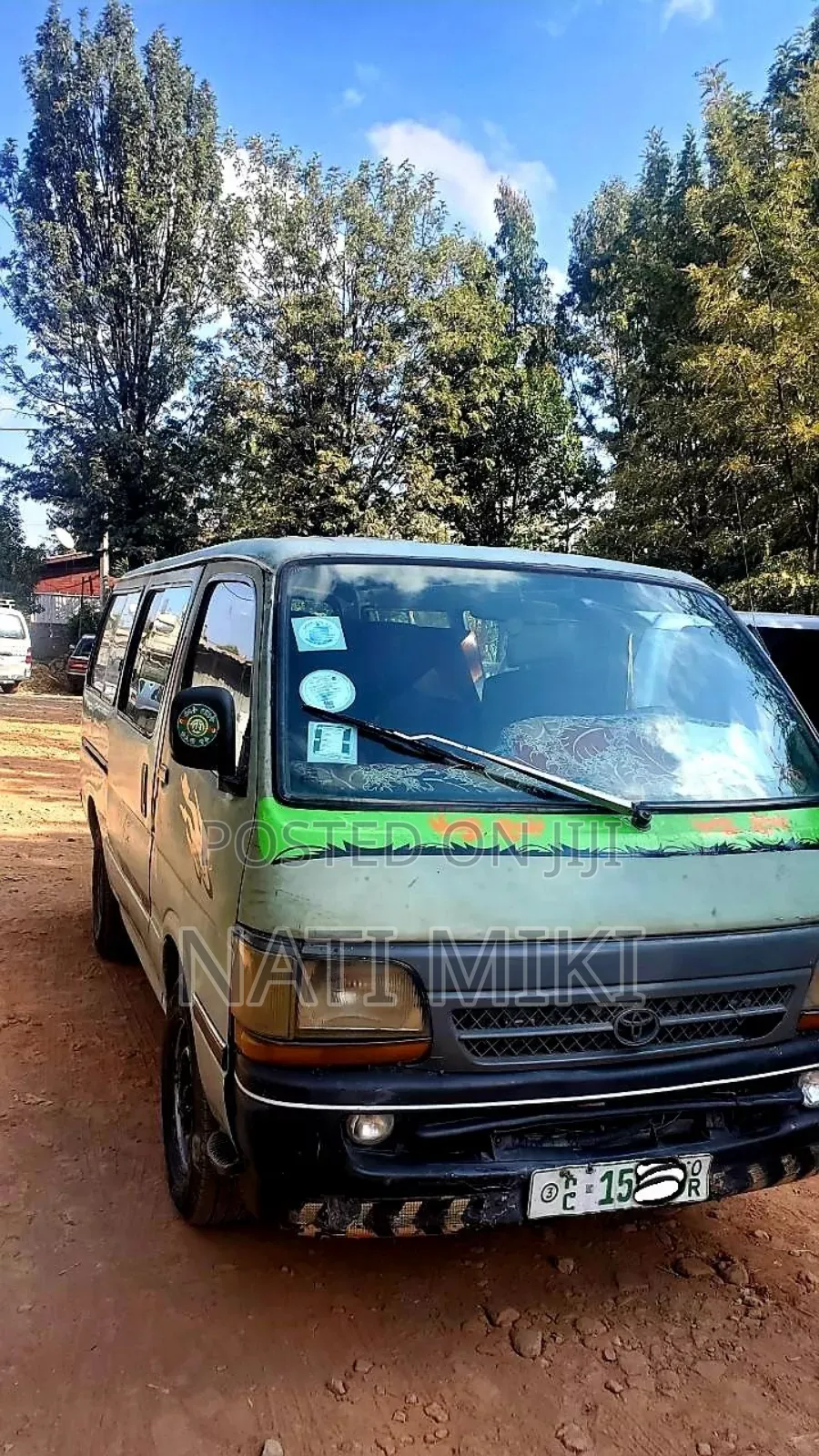 Toyota HiAce 2000 Blue