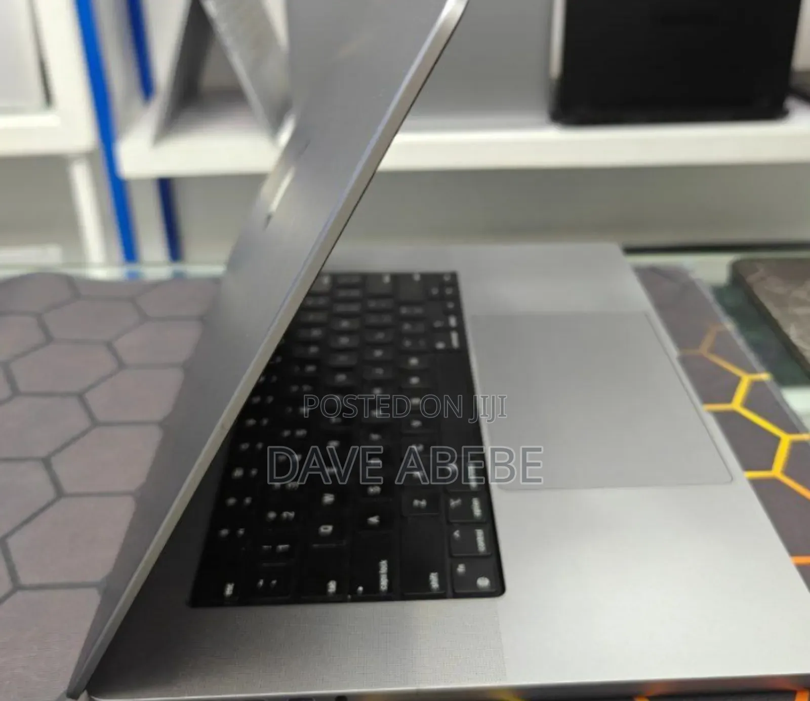 New Laptop Apple MacBook Pro M1 16GB Apple M1 Pro SSD 1T