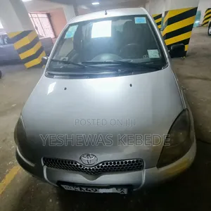 Photo - Toyota Yaris 1.0 1999 Silver