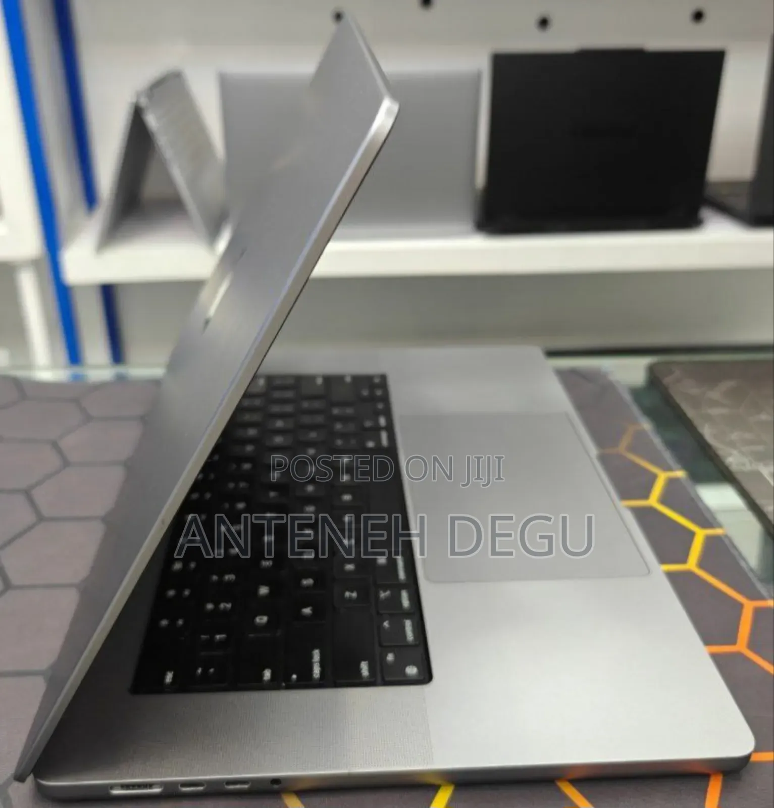New Laptop Apple MacBook 64GB Apple M1 Max SSD 1T