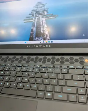New Laptop Alienware Area-51m 16GB Intel Core I7 SSD 1T