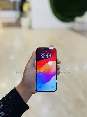 Photo - Apple iPhone 13 128 GB White