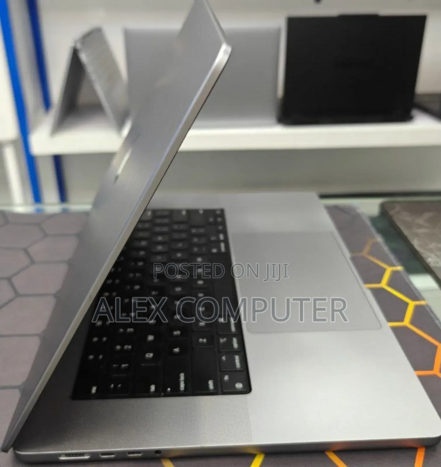 New Laptop Apple MacBook Pro M1 64GB Apple M1 Max SSD 1T