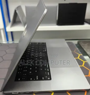 New Laptop Apple MacBook Pro M1 64GB Apple M1 Max SSD 1T