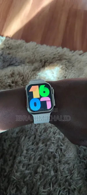 Used Smartwatch for Sale - Excellent Condition +Full Accessories