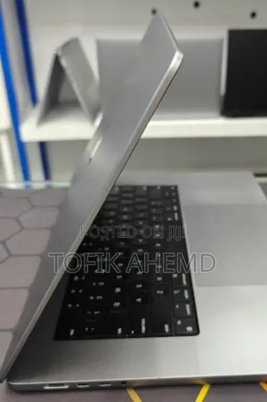 Photo - New Laptop Apple MacBook Pro M1 64GB Intel Core I5 SSD 1T