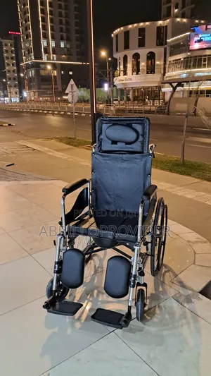 Photo - Toilet Wheelchair水手wheelchair手田wheelchair口手wheelchair卜手wheelchair山手whe