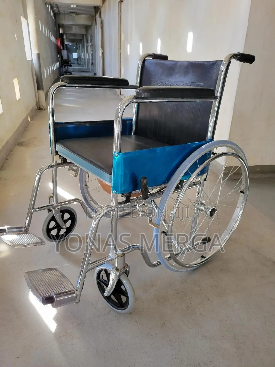 Toilet Wheelchair棘合commode Wheelchair両∆Removable Pan Beneath the Seat.