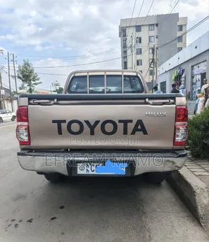 Toyota Hilux 2020 Gold