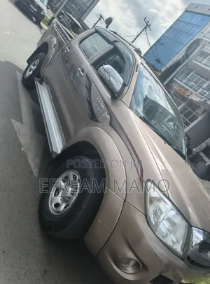 Toyota Hilux 2020 Gold